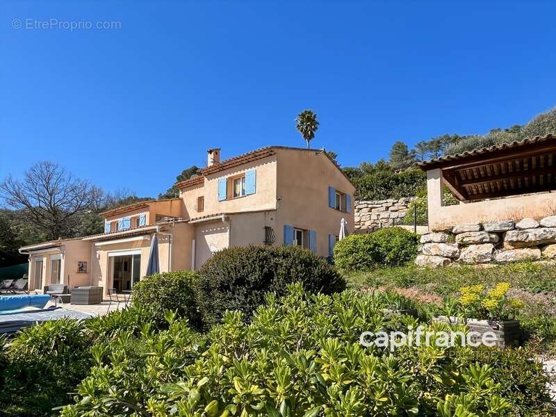 Maison à BAGNOLS-EN-FORET