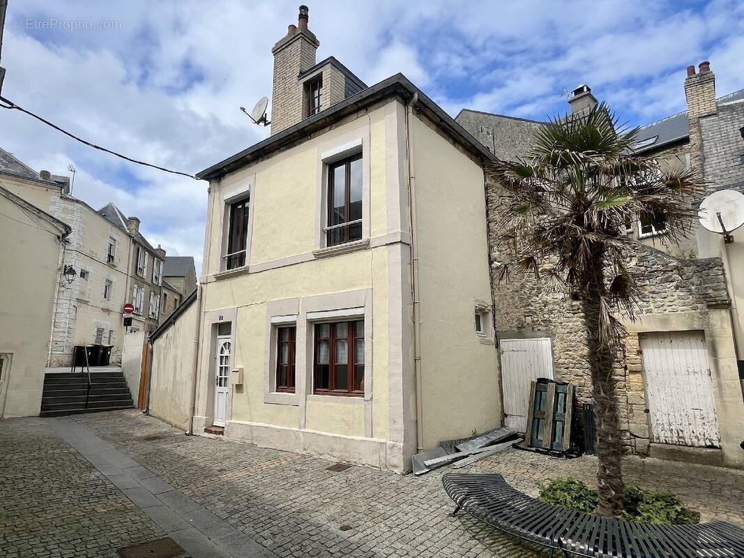 Maison à PORT-EN-BESSIN-HUPPAIN