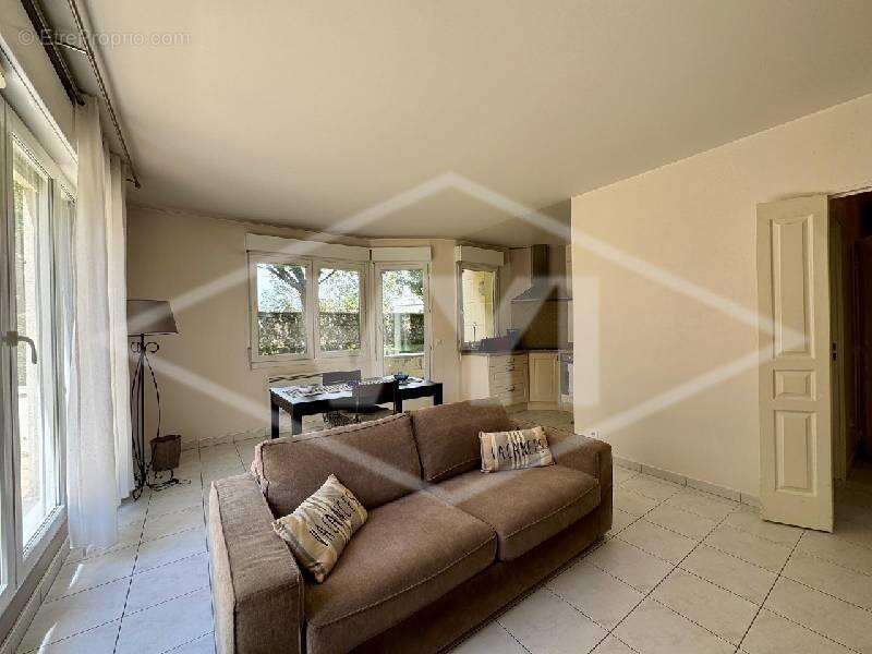 Appartement à COMBS-LA-VILLE