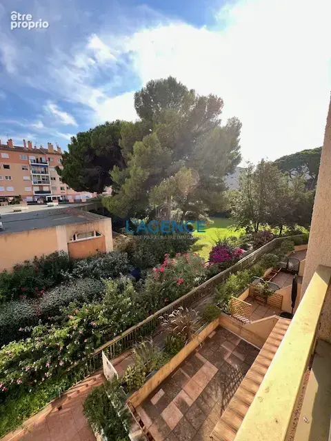 Hyeres port-superbe t2 renové-vue degagée-proche mer - photo 8
