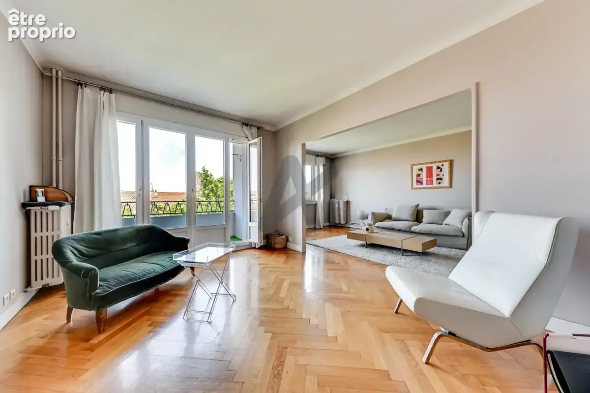 Appartement de 110 m2 en étage élevé avec une vue dégagée et un garage - photo 7