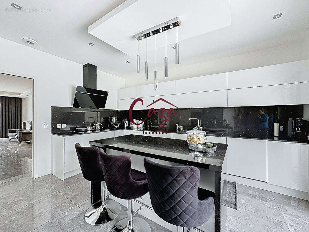 Maison à FARGUES-SAINT-HILAIRE