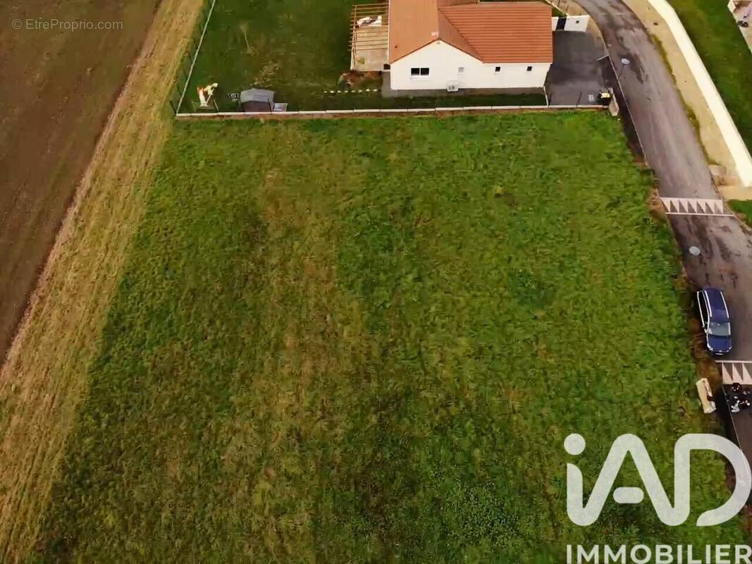 Photo 1 - Terrain à CHATELLERAULT