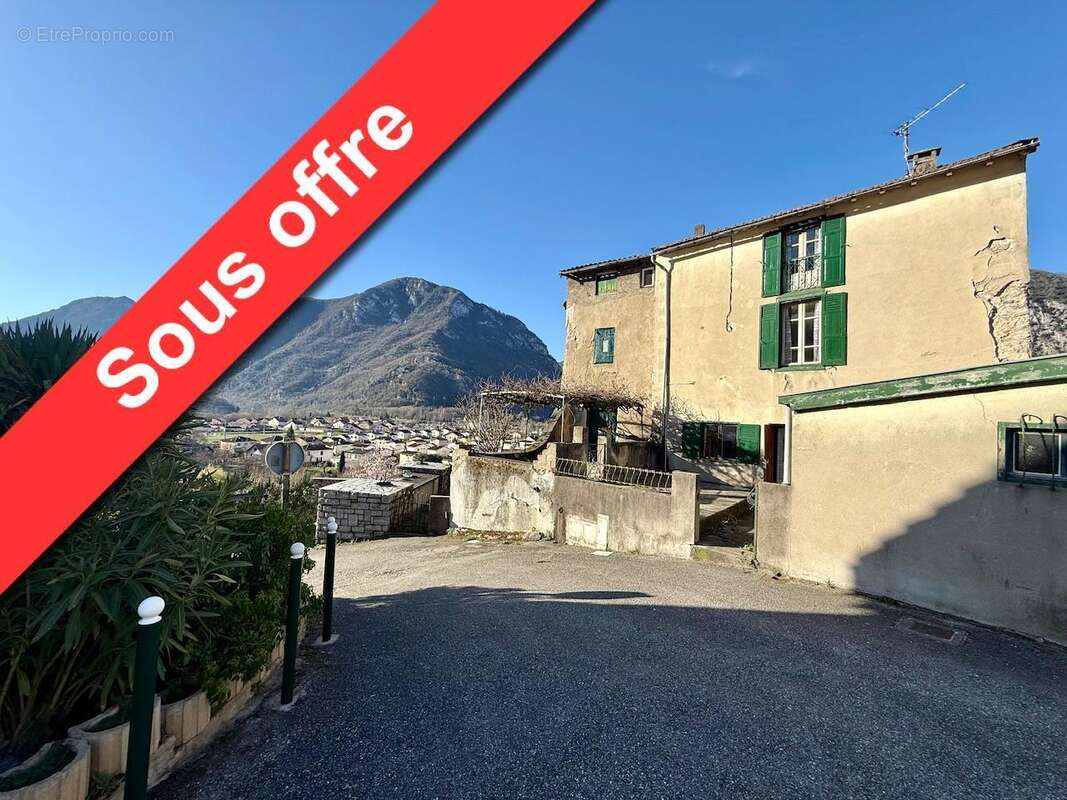   - Maison à TARASCON-SUR-ARIEGE