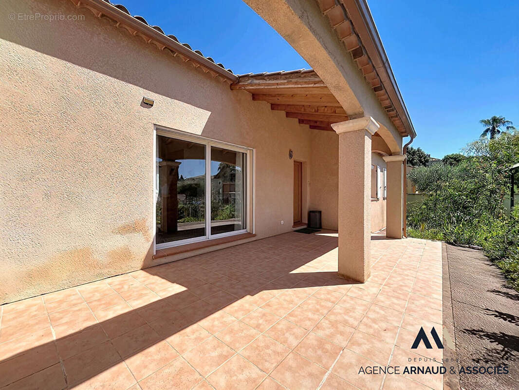 Exclusivité à Saint Cyr sur Mer : Charmante maison 4 pièces avec grand jardin - photo 12