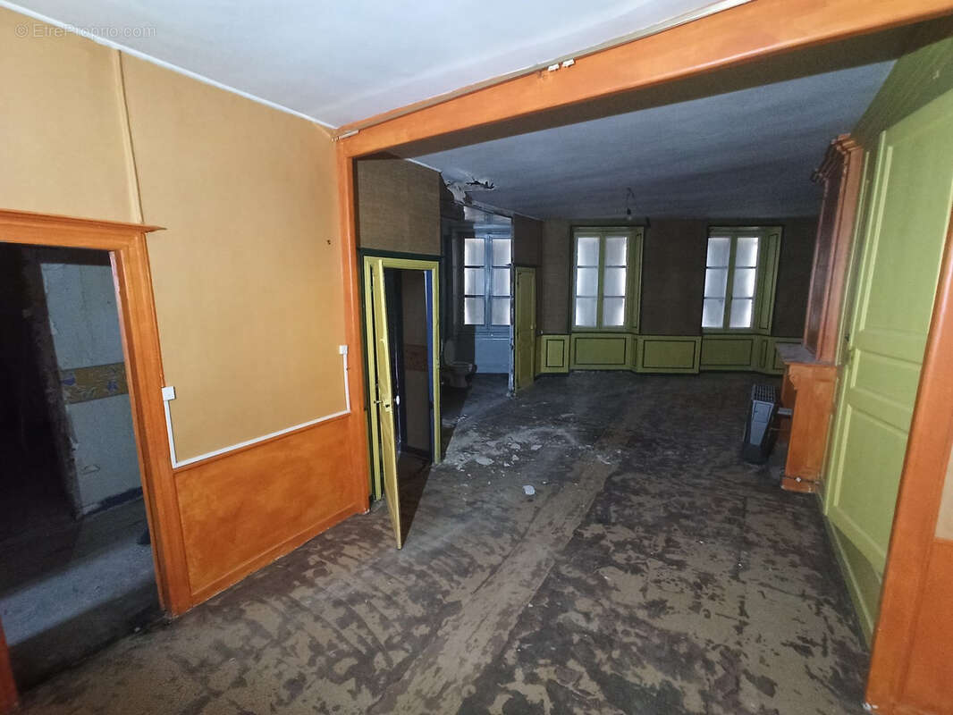 Commerce à SAINT-JUNIEN