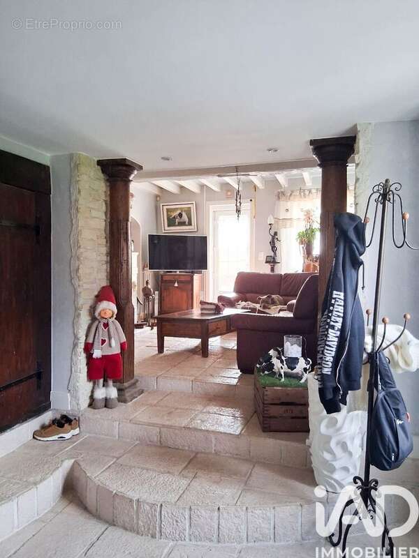 Maison 210 m² à Bellot  - photo 5