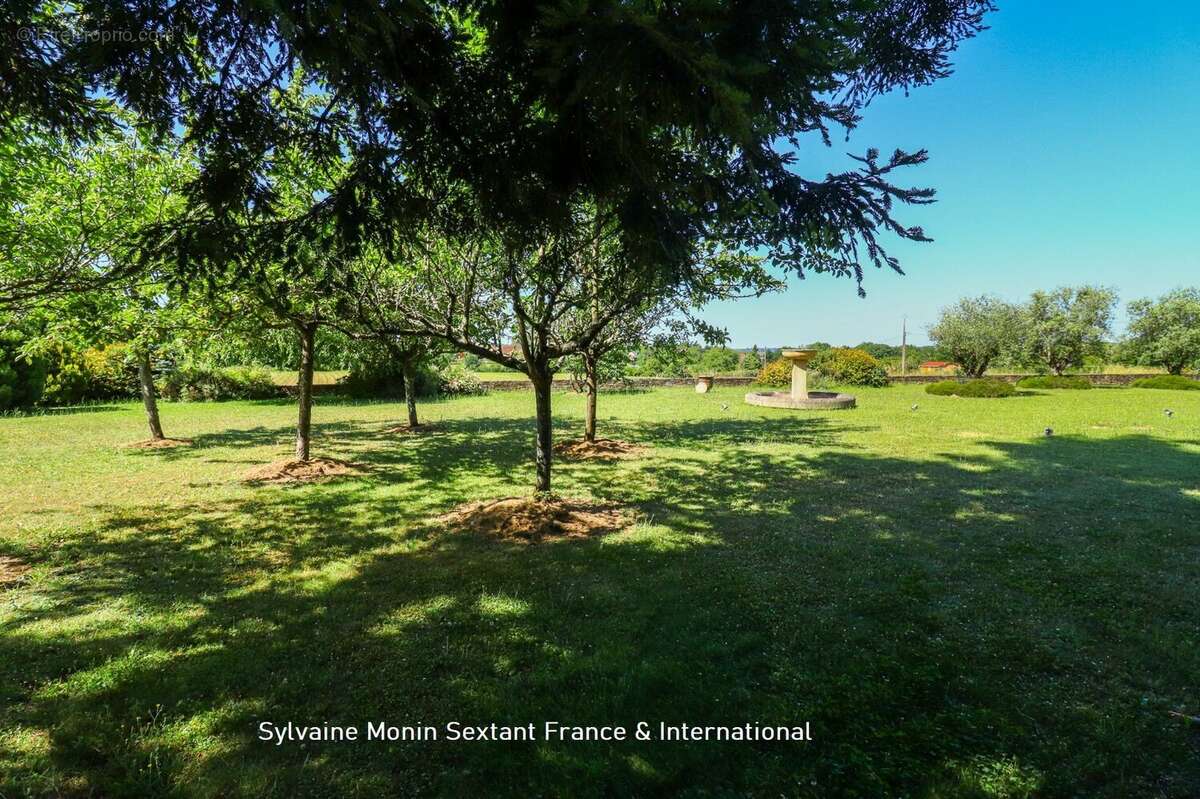 Propriété de caractère en pierre avec piscine et grange, alliant charme de l'ancien et confort contemporain - photo 8