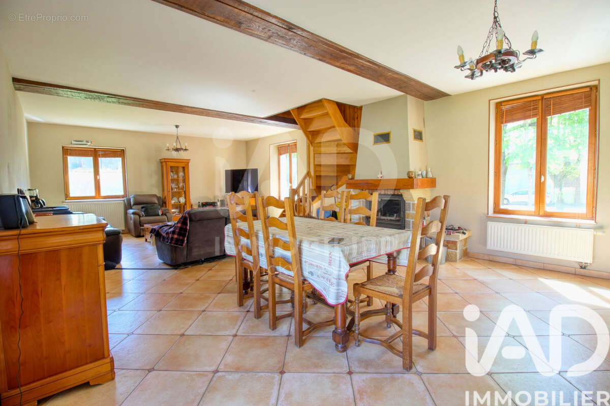 Maison 141 m² à Courcelles  - photo 4