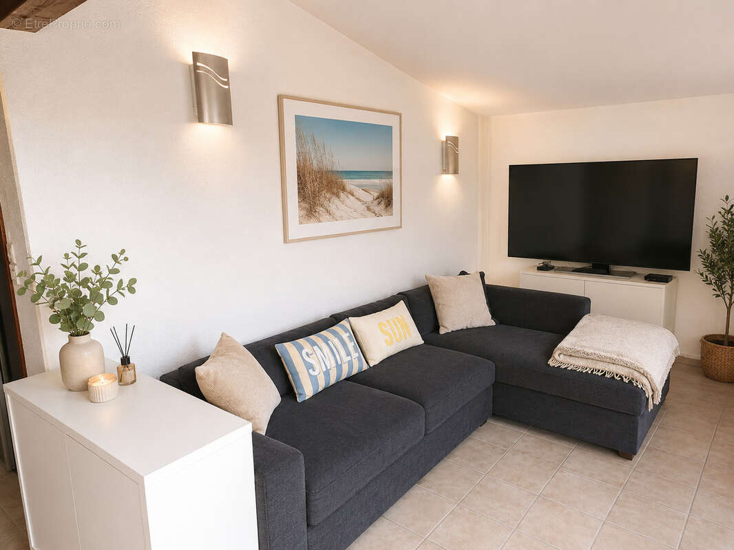 Hameau du camp du castellet (var) 200 m2 + habitat residentiel de plain pied - t3 - domaine securise - photo 4