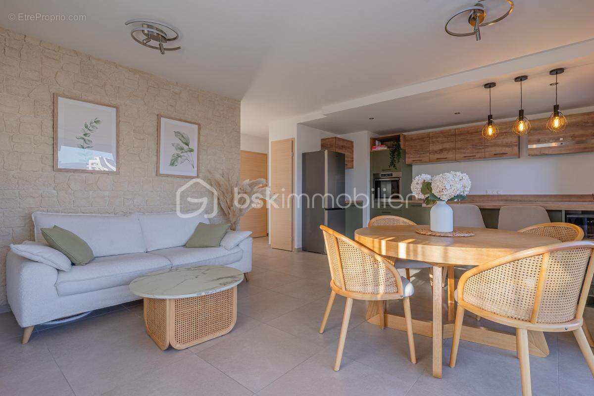 Appartement à PRINGY