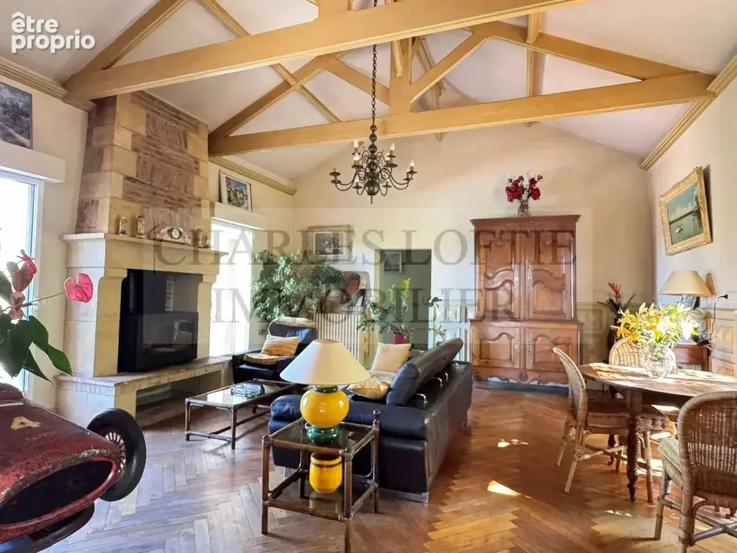 Authentique propriété en pierre avec piscine et dépendances sur 36 hectares, nichée sur les hauteurs de Cahors - photo 8
