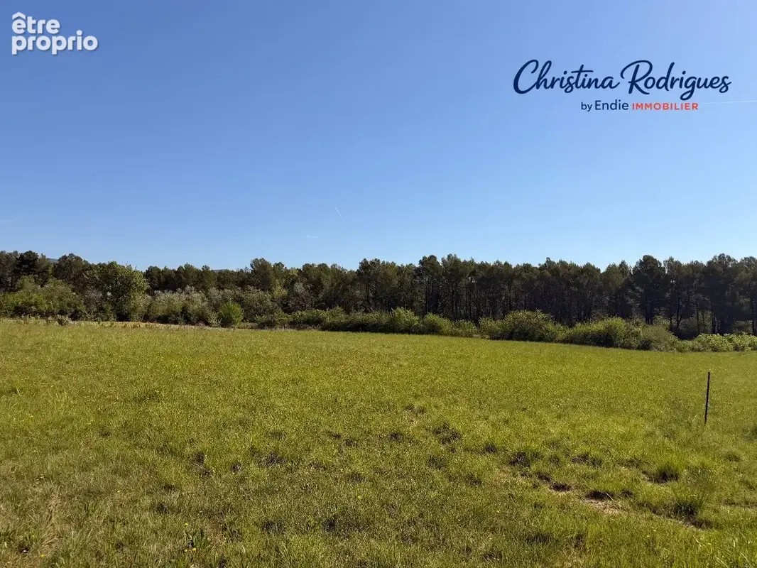 Photo Terrain à Salernes au prix de 160 000€