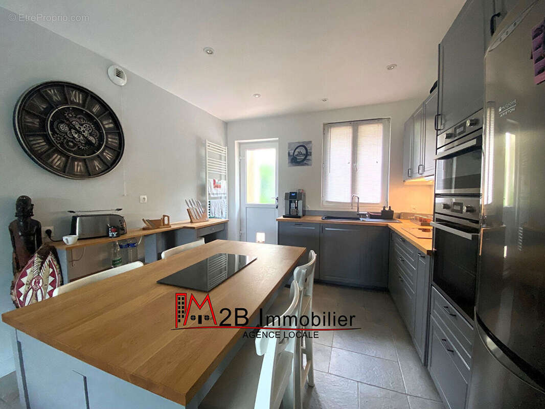 F3 renove avec terrasses - photo 4