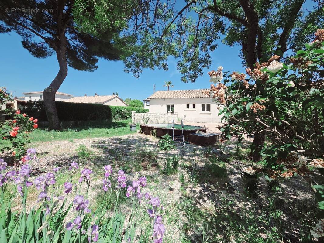 Maison à SAINT-BRES