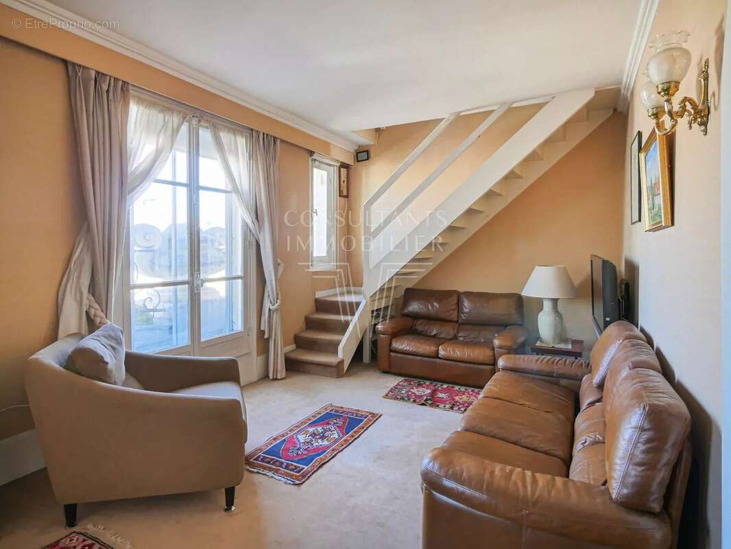 Appartement à NEUILLY-SUR-SEINE