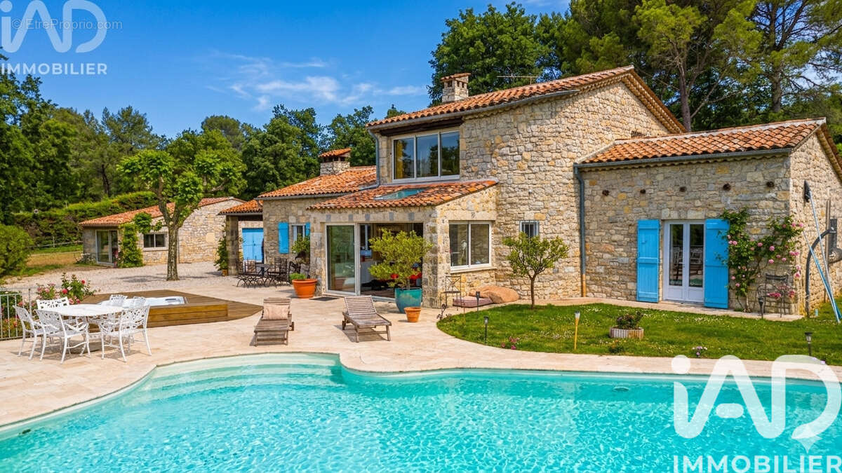 Maison 205 m² à Fayence  - photo 2