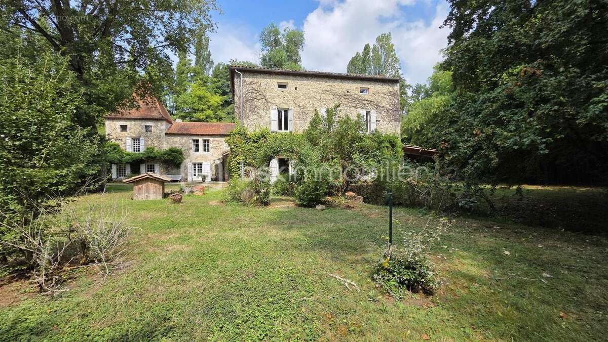 Moulin et dependances -jardin de 4 hectares - photo 4