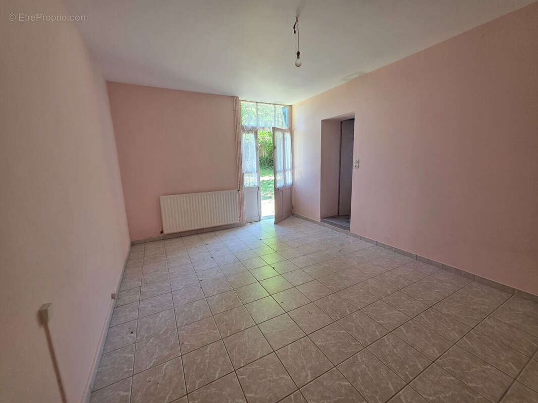 Maison à NEONS-SUR-CREUSE