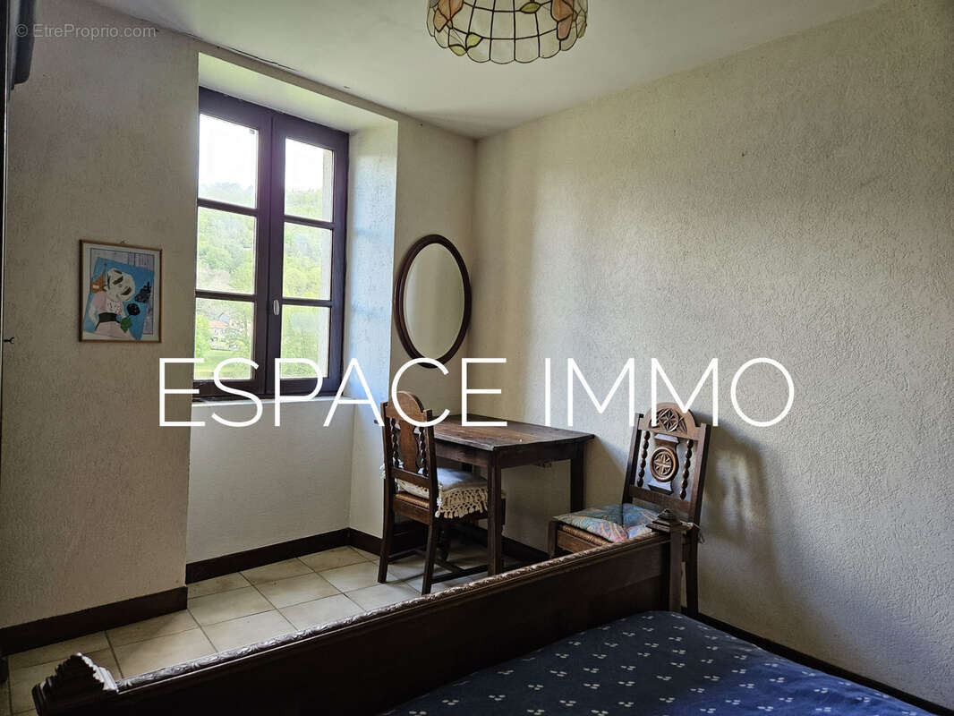 Maison à LIVINHAC-LE-HAUT