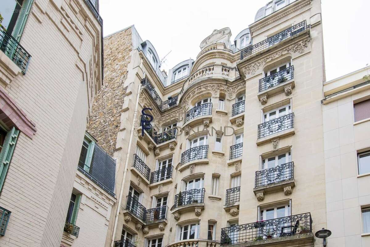 Appartement à PARIS-16E