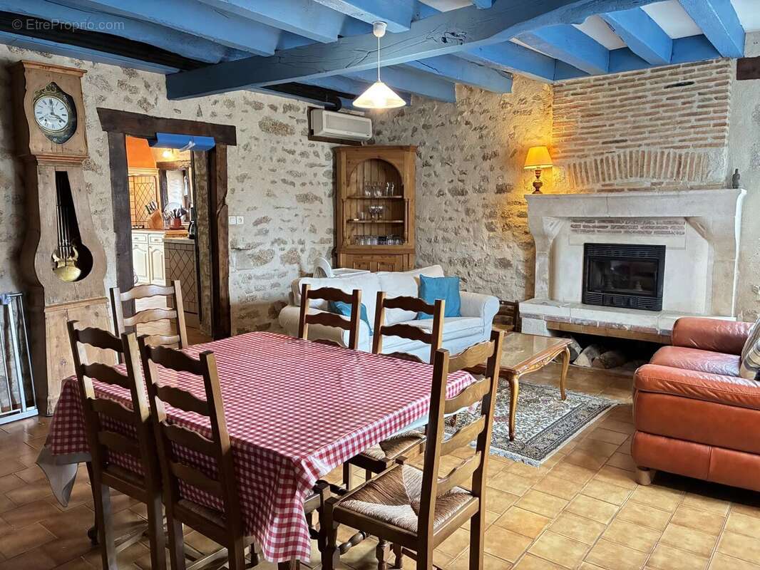Maison rénovée avec gîte séparé de 3 chambres et piscine !! - photo 14