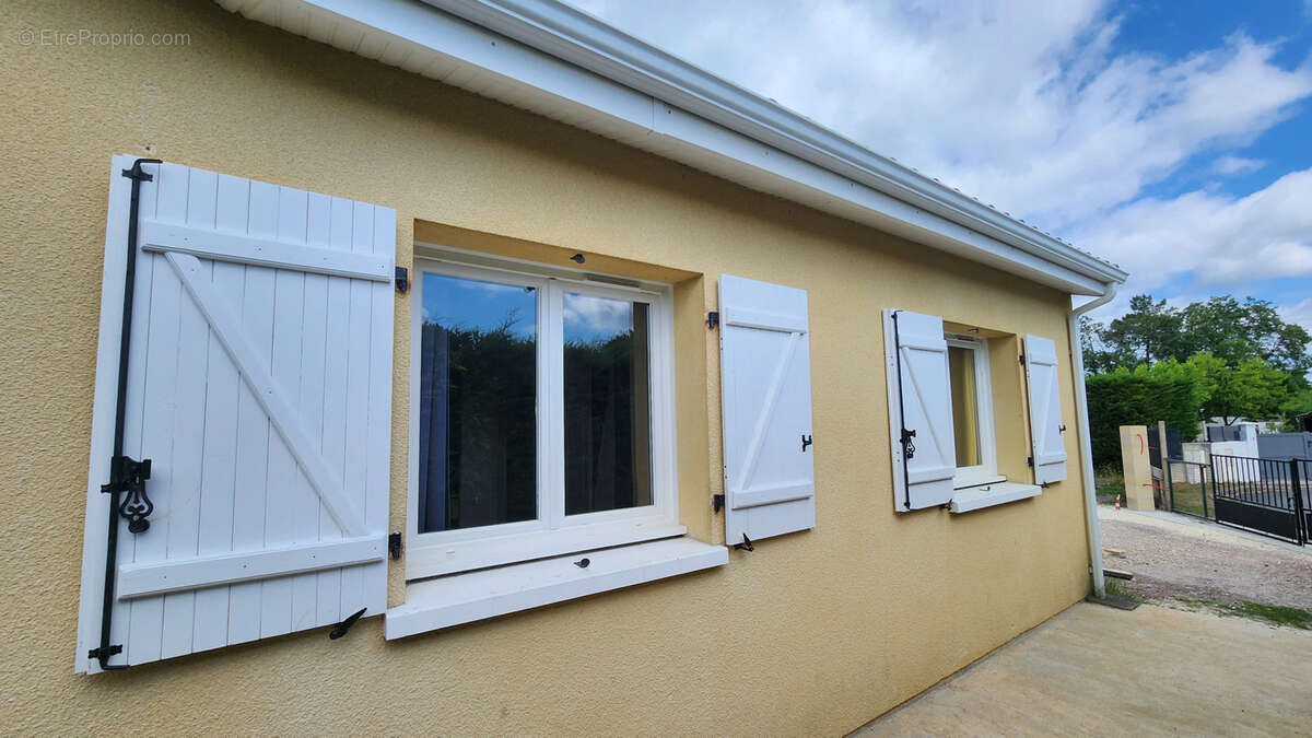 Maison à SAINT-YZAN-DE-SOUDIAC