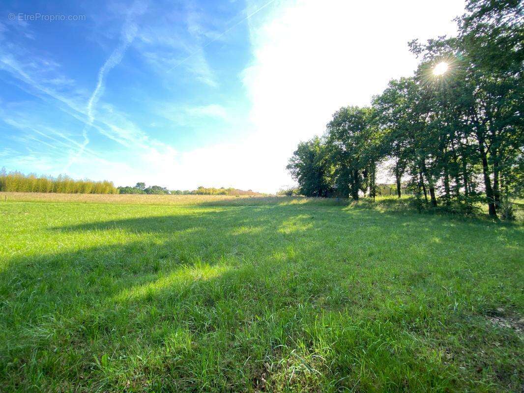 Terrain à ROUFFIGNAC-SAINT-CERNIN-DE-REILHAC