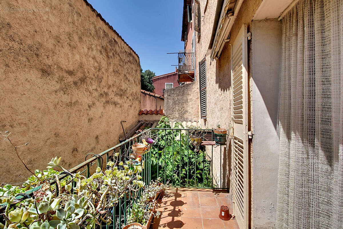 EXCLUSIVITE ! A VENDRE DRAGUIGNAN studio + appartement T2 + combles + cave - photo 6