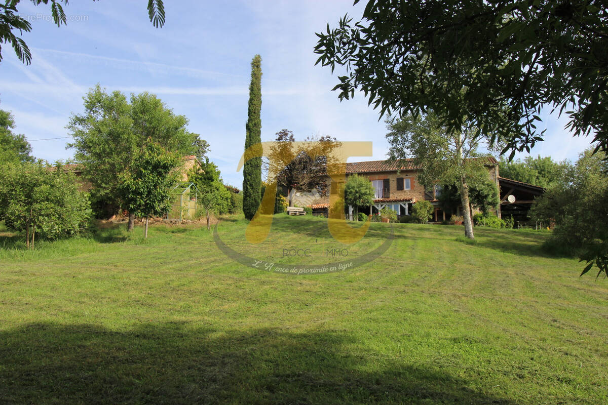 Grande maison en pierre avec piscine , intégrant un gîte 4 places - Par arboré de 2 hectares. - photo 5