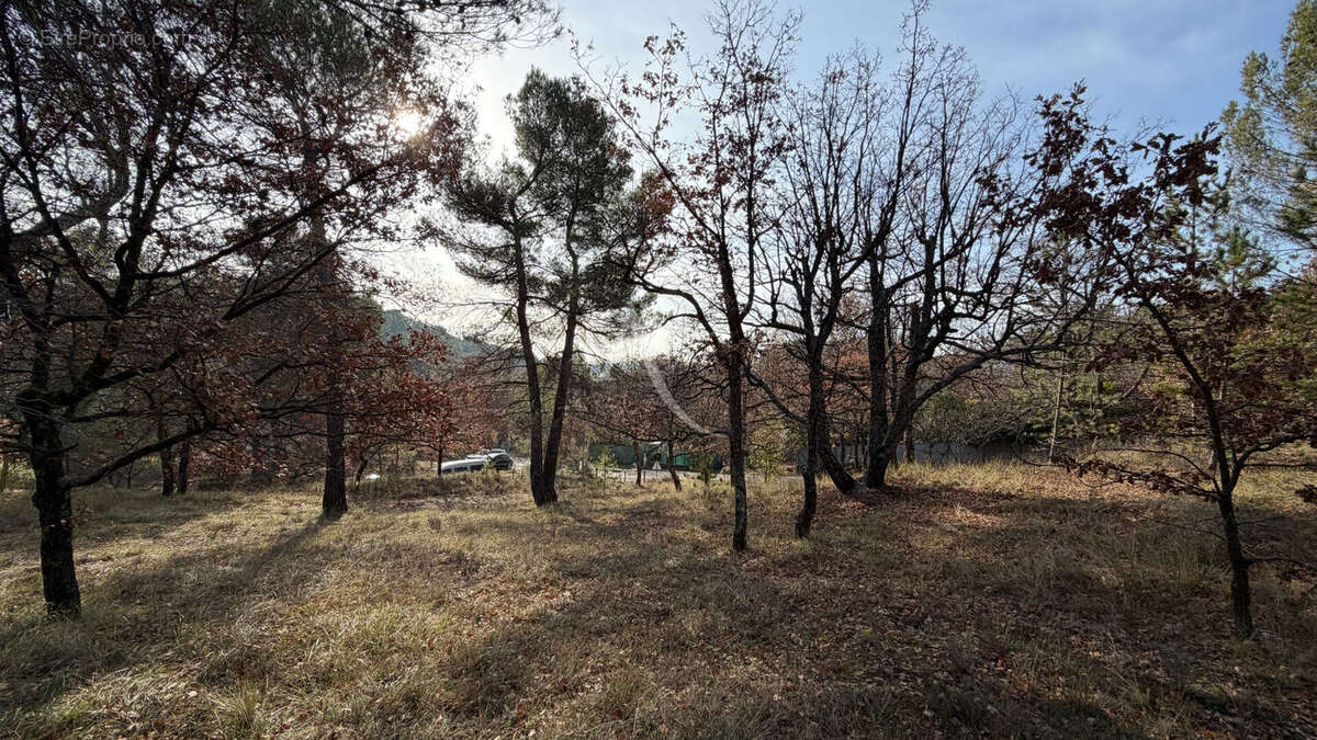 Terrain constructible de 1300m2 a pierrevert - photo 5