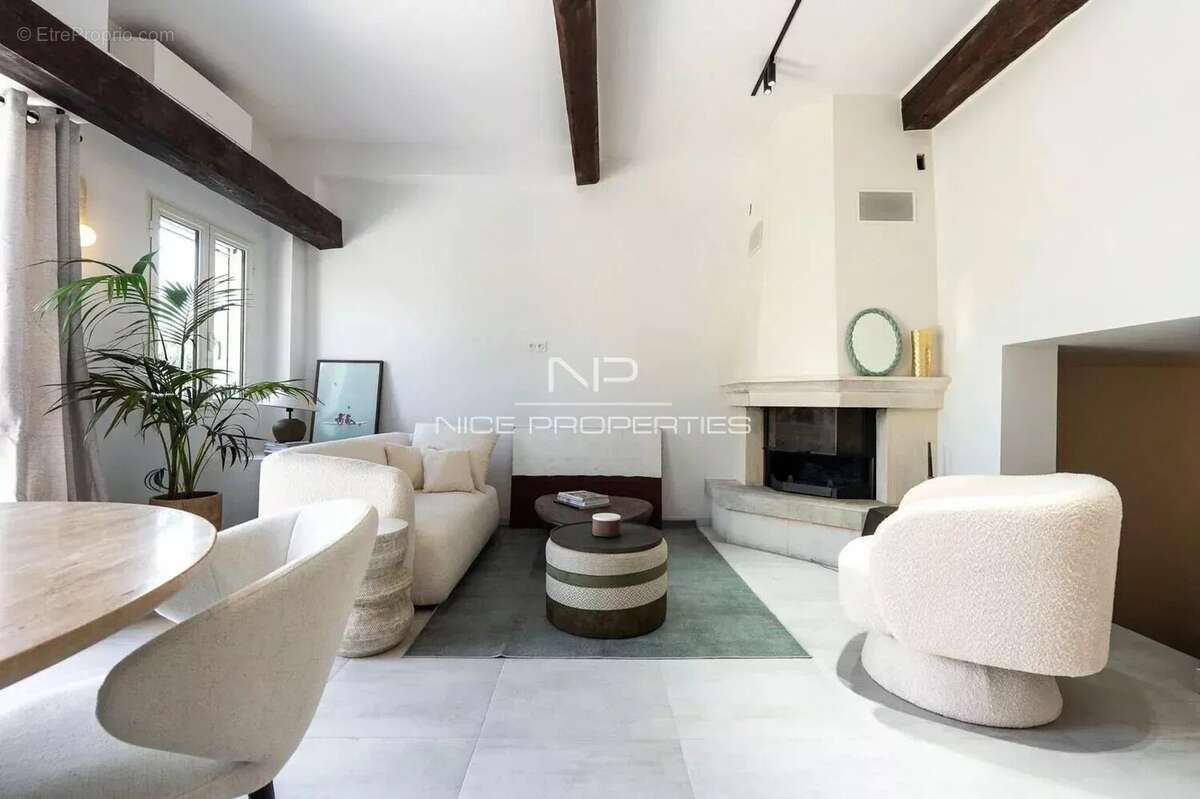 Villa – Élégance avec vue mer dans une résidence privée à Cannes. - photo 4