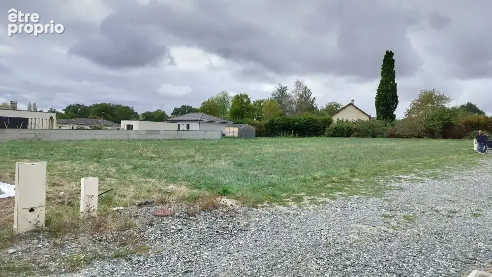 Terrain à bâtir de 1340 m² à ESPINASSE-VOZELLE (03) - photo 3