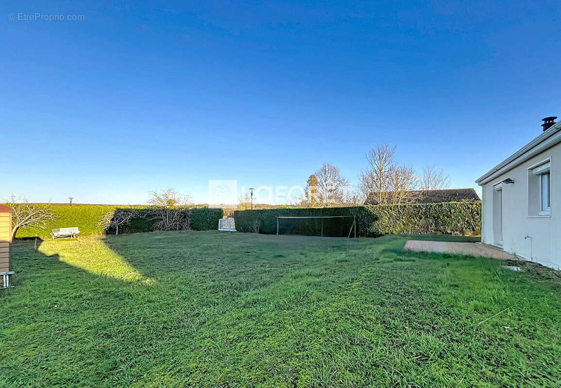 Maison à COURCELLES-SUR-SEINE