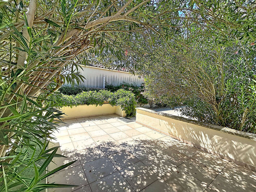 PIOLENC - Maison 5 chambres, garage et jardin - photo 13