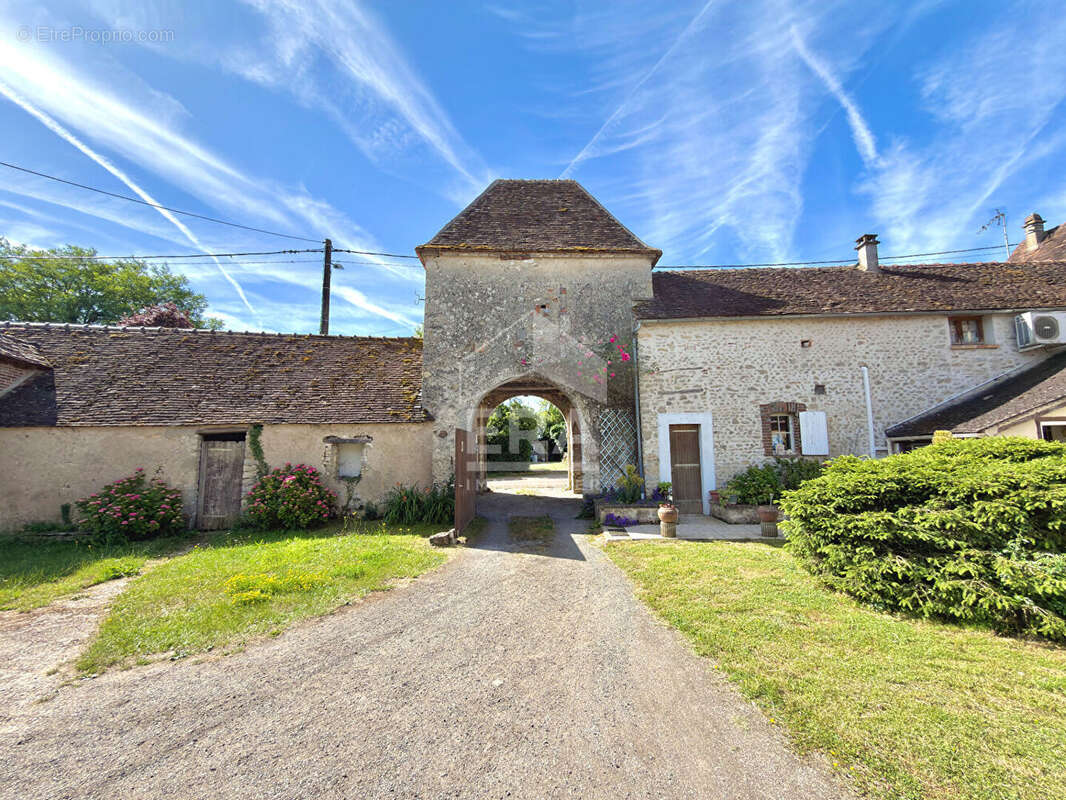 Maison à EGREVILLE