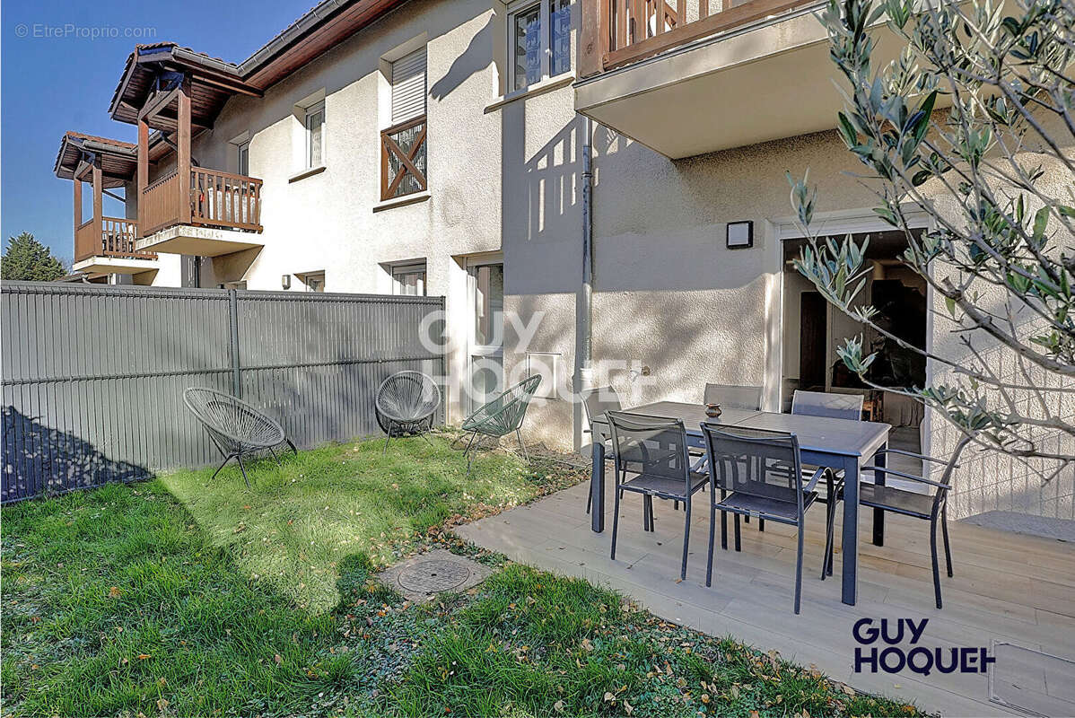 Appartement à SAINT-DENIS-LES-BOURG