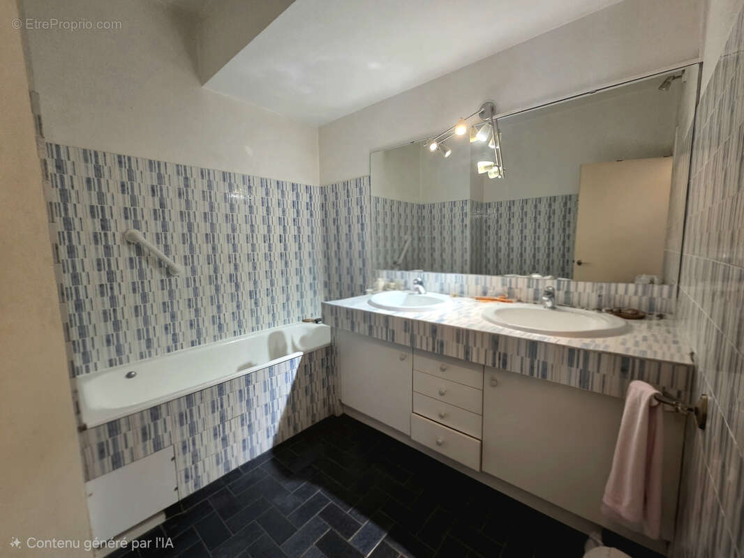 T4 traversant 108 m2 - Grand Rond - 2 terrasses (42 m2) et vue dégagée - parking - photo 9
