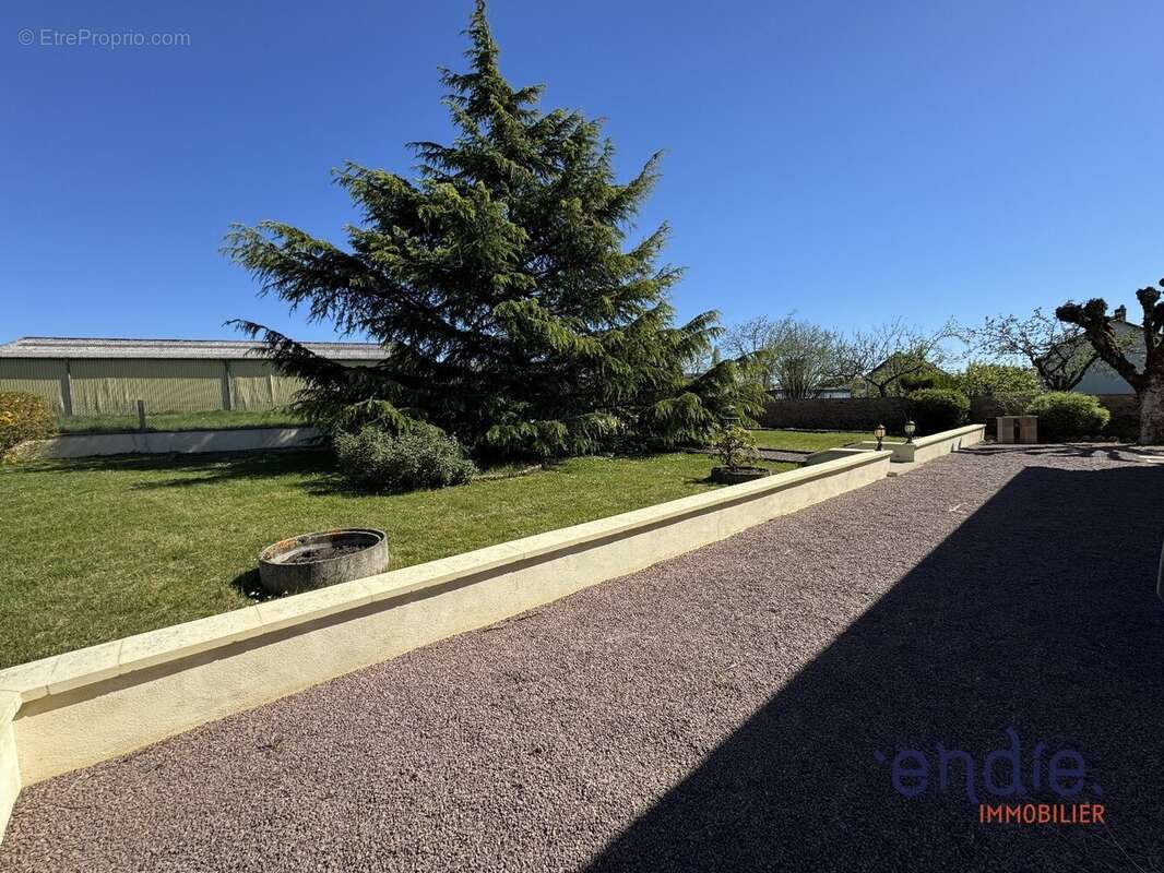 Maison à SAINT-PIERRE-LE-MOUTIER