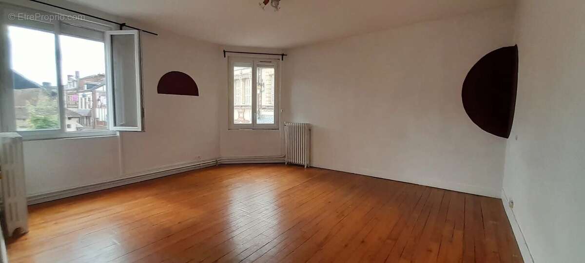 Maison de centre ville a mesnils sur iton - photo 5