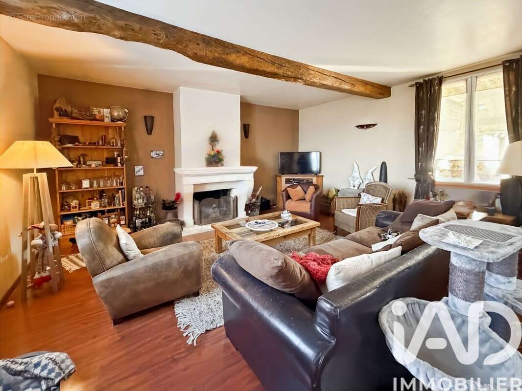 Photo 2 - Maison à CHEVRIERES