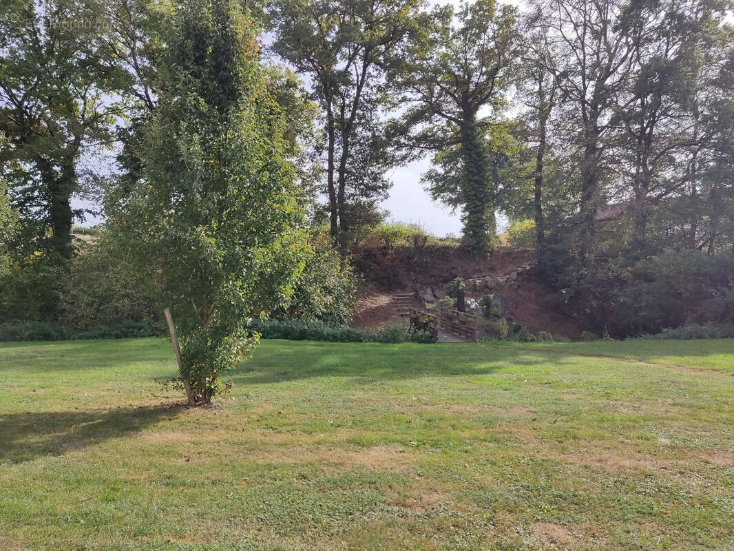 Maison à SAINT-PRIEST-LA-MARCHE