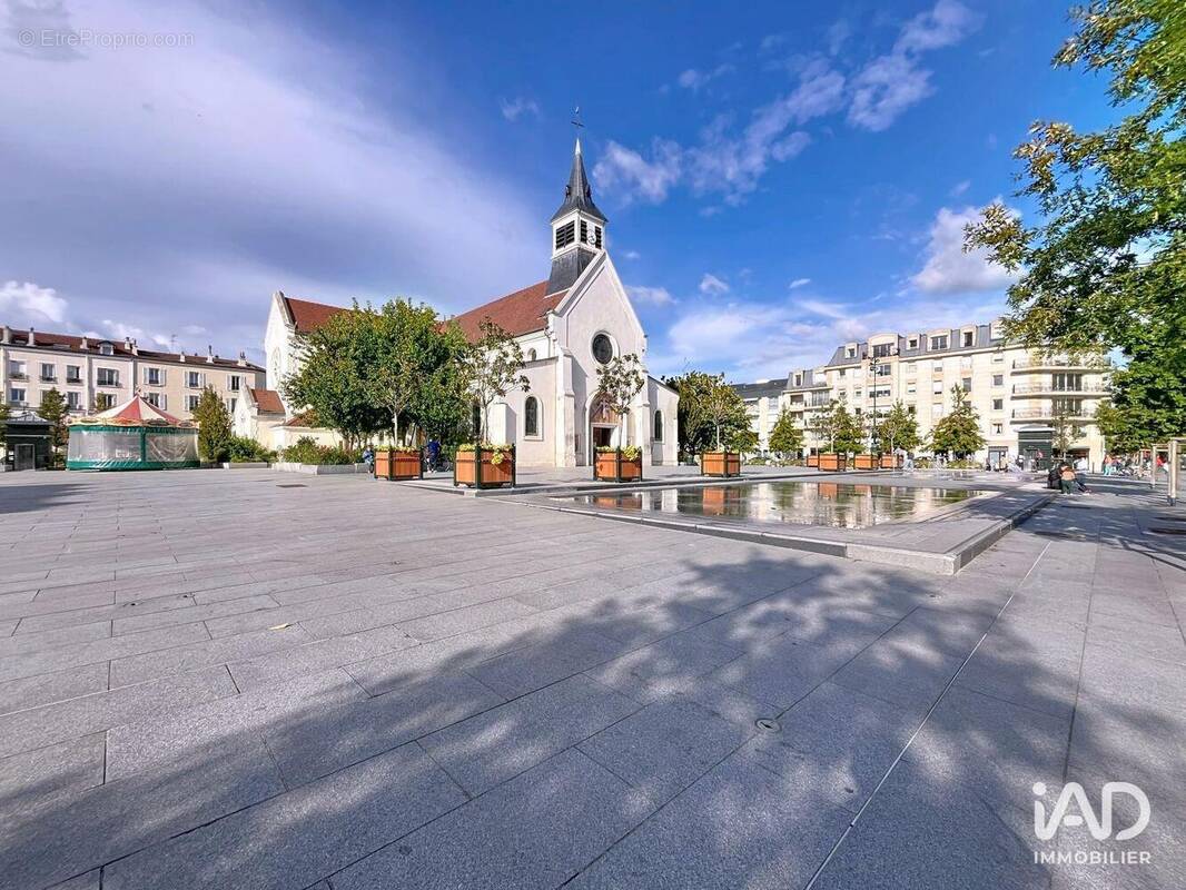 Photo 1 - Commerce à LA GARENNE-COLOMBES