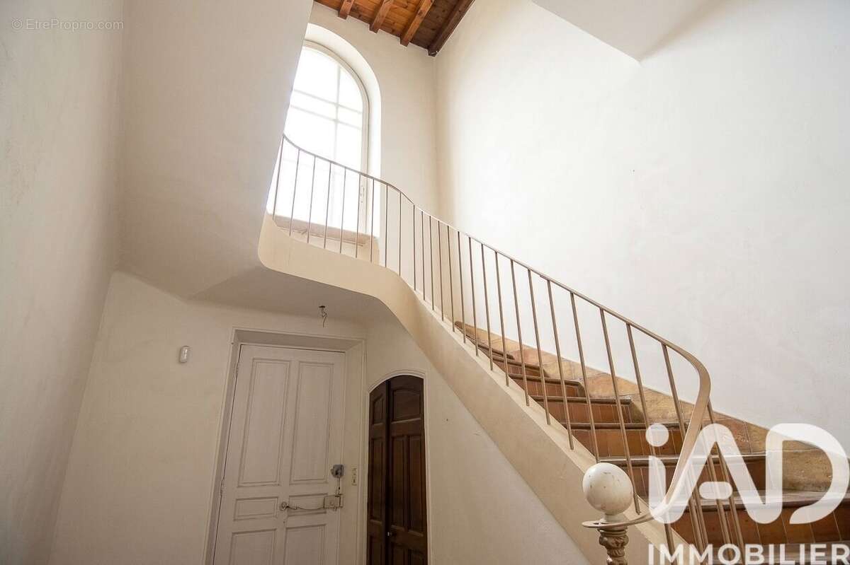 Maison 850 m² à Fontaine-De-Vaucluse  - photo 6