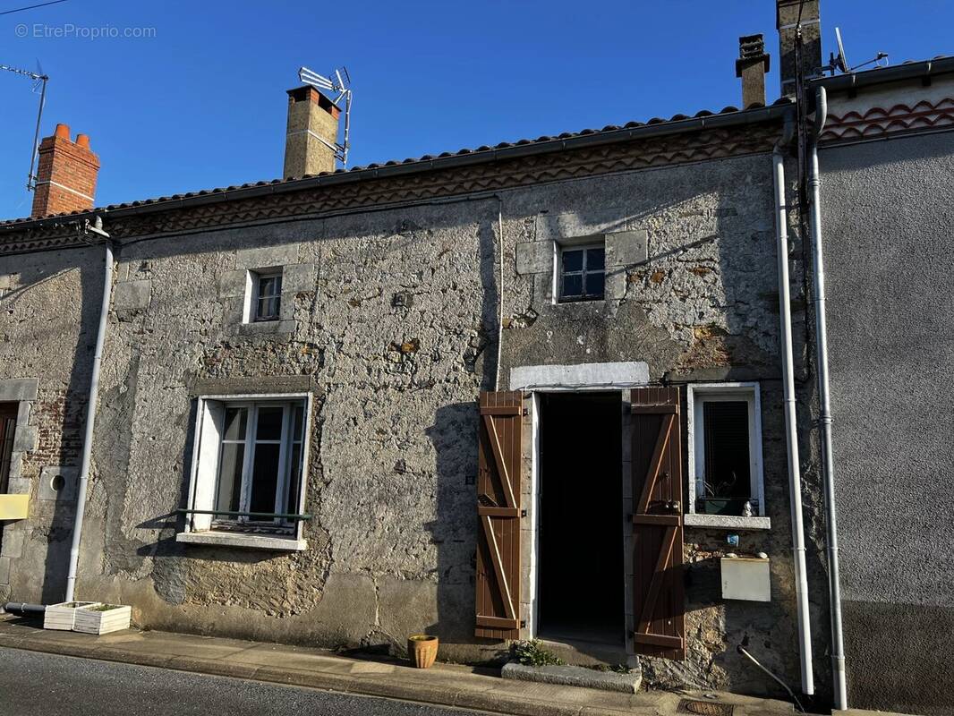 Maison à BUSSIERE-POITEVINE