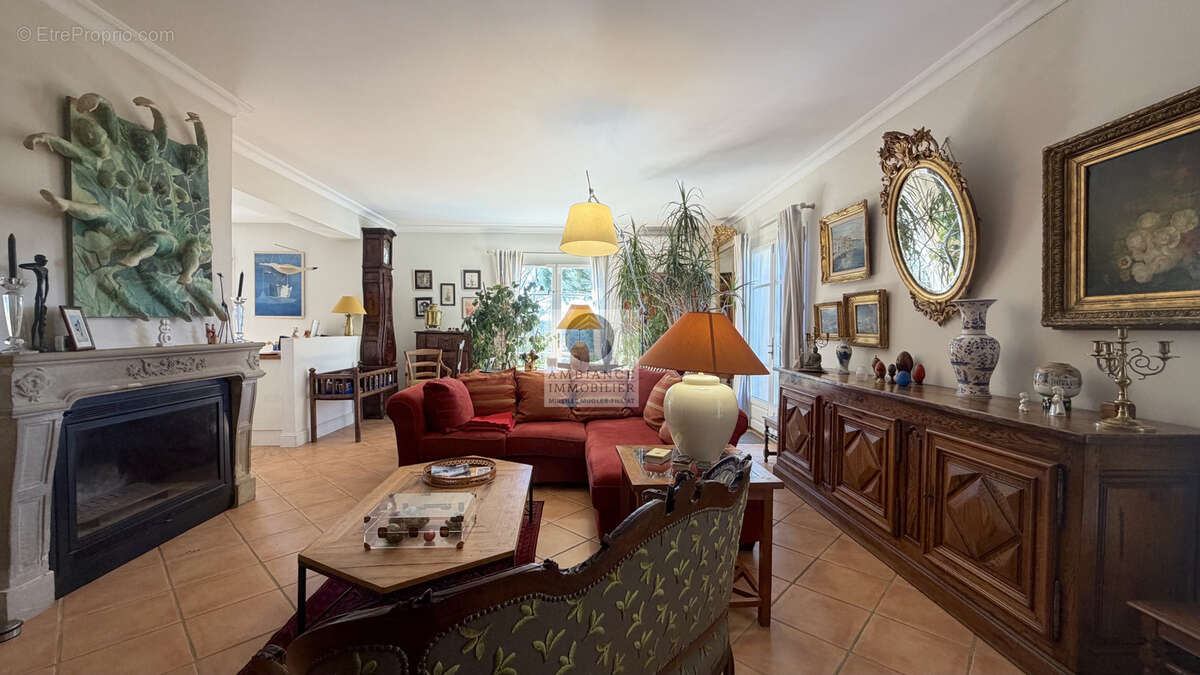 Maison à MONTELEGER