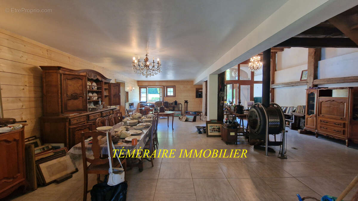 Proche Doucier- Ancienne ferme mitoyenne de 464m2 hab - photo 8