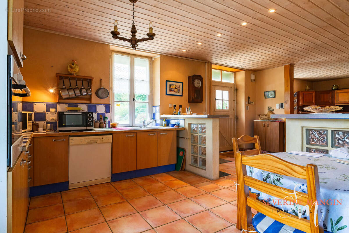 Maison 113 m² à Saint-Bardoux  - photo 5