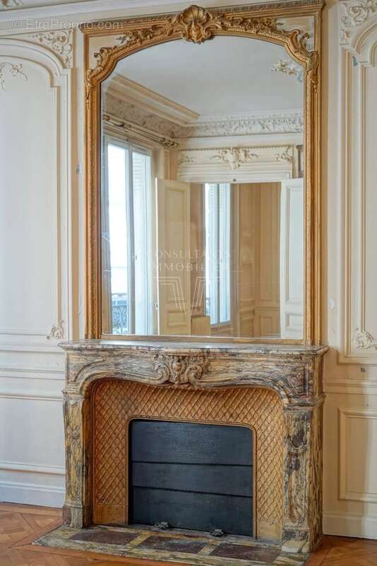 Appartement à PARIS-8E