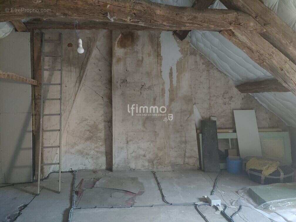 Maison à NEUILLY-SAINT-FRONT